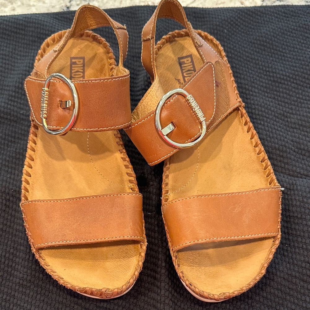 PIKOLINOS Women's Brown Leather Buckle Sandals